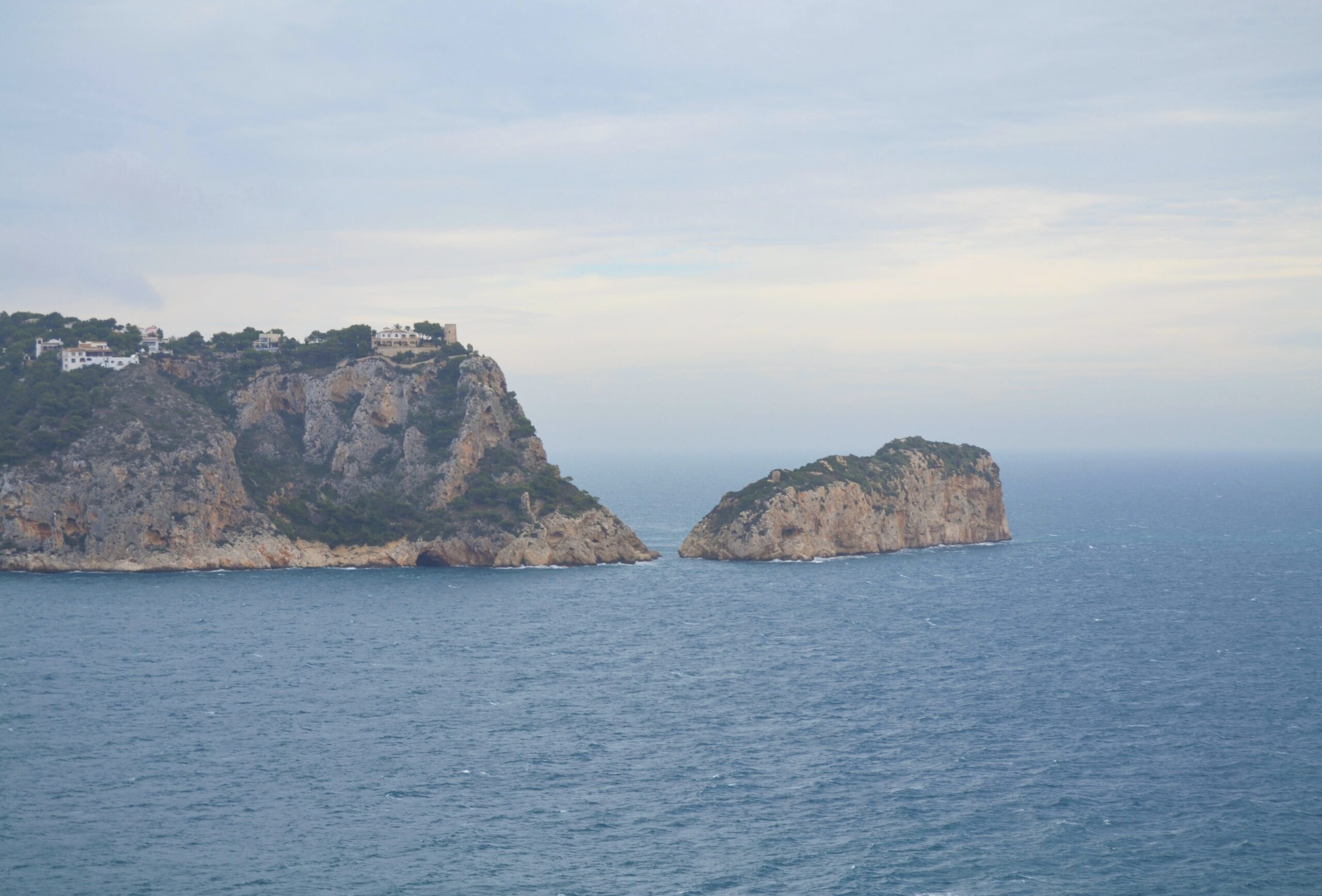 Torre d'Ambolo watchtower and the Isla del Descubridor on the cliffs above Cala Ambolo, Jávea