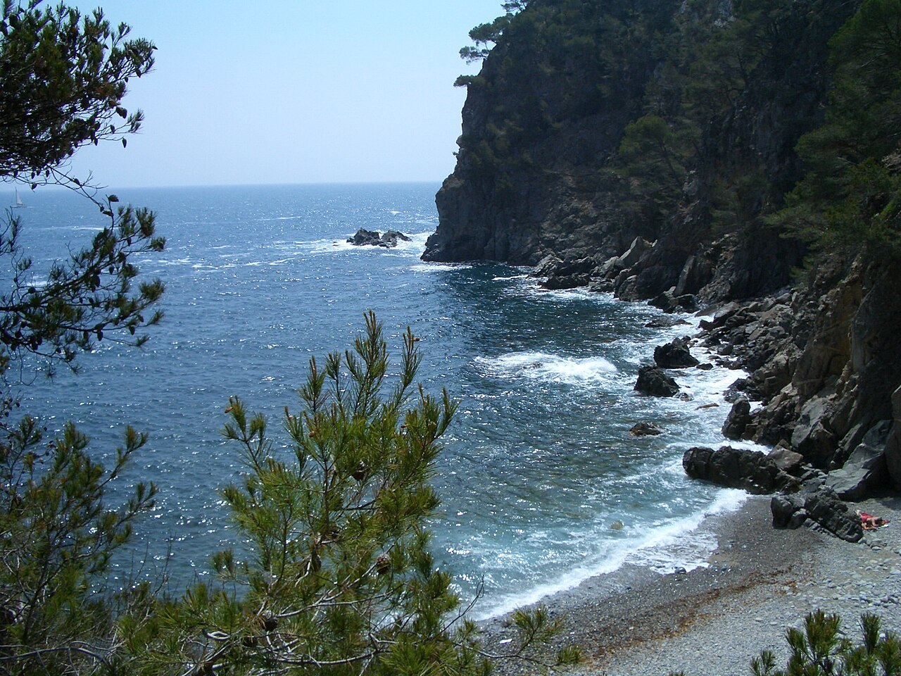 Cala Pedrosa, Palafrugell: The Complete Guide to the Cove with a Restaurant and No Road