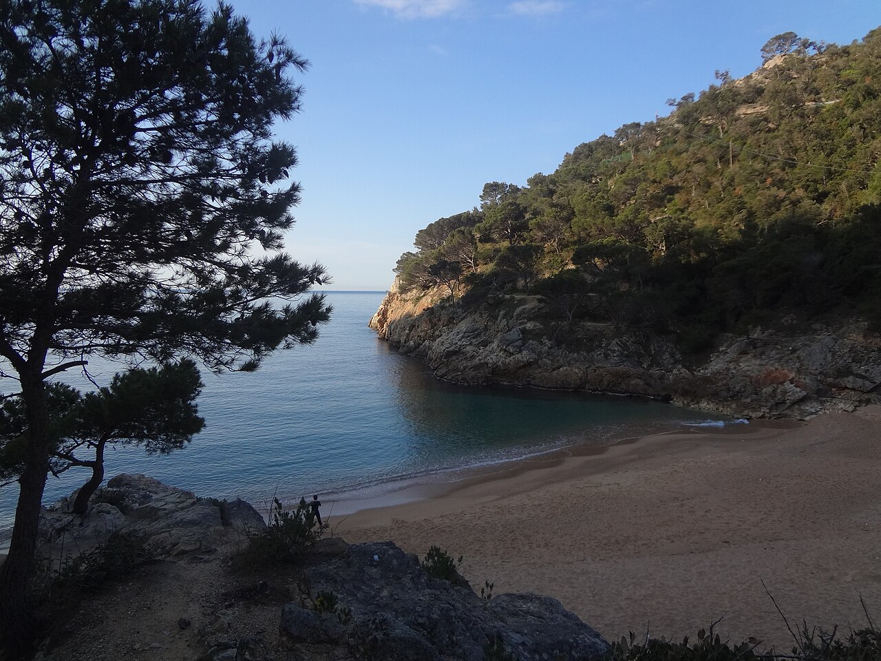 Cala Pola, Tossa de Mar: The Complete Guide to Tossa’s Campsite Cove