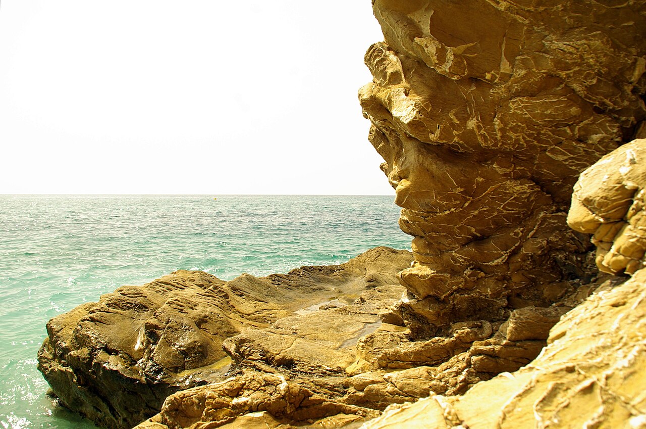 The rocky outcrop at the end of Playa Paraíso, Villajoyosa, Alicante